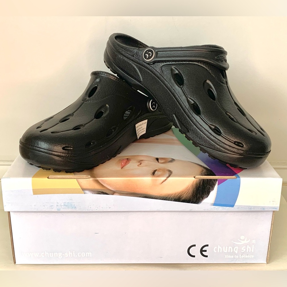 DUX clogs made in Korea by Chung-Shi. Color: black. Can likely fit 7.5-8.5